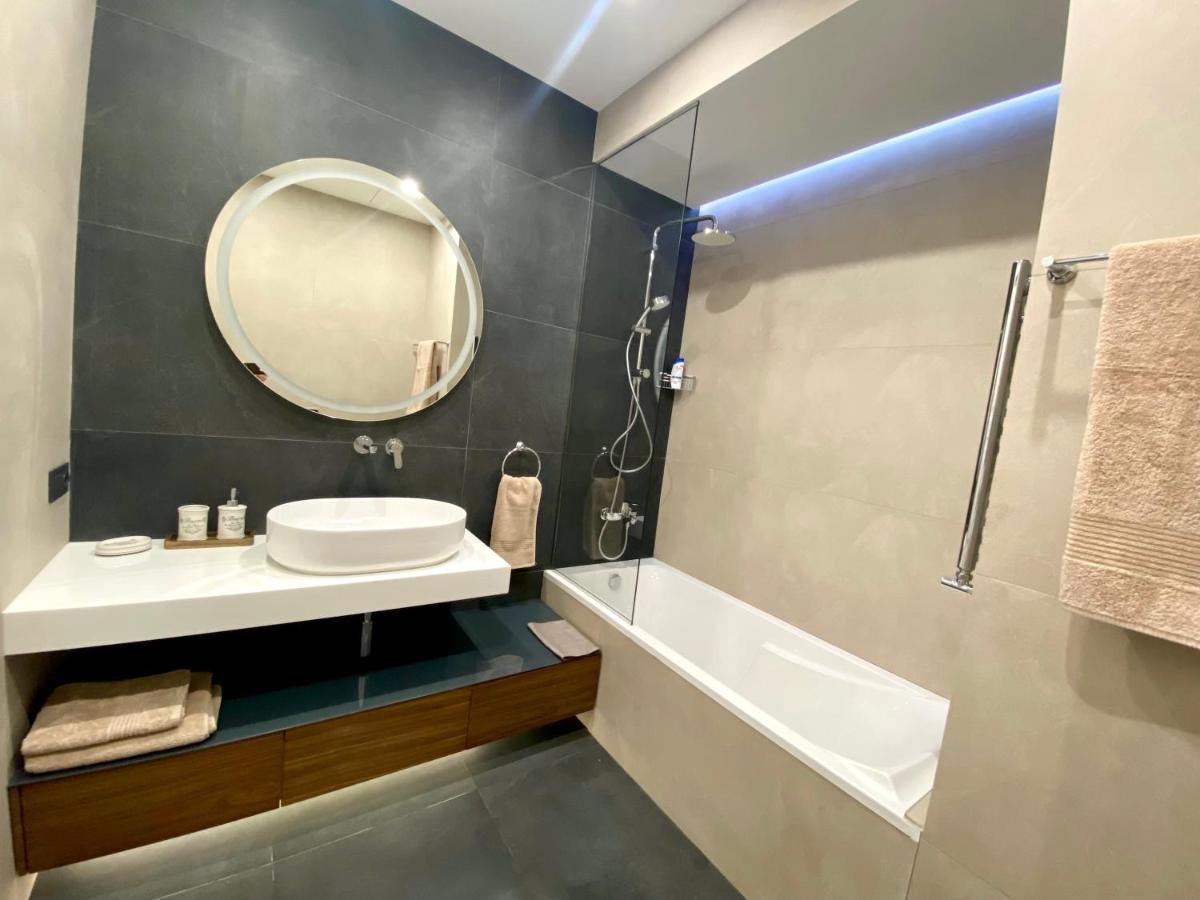 Heart Of Yerevan - City Center Luxury Apartments 외부 사진