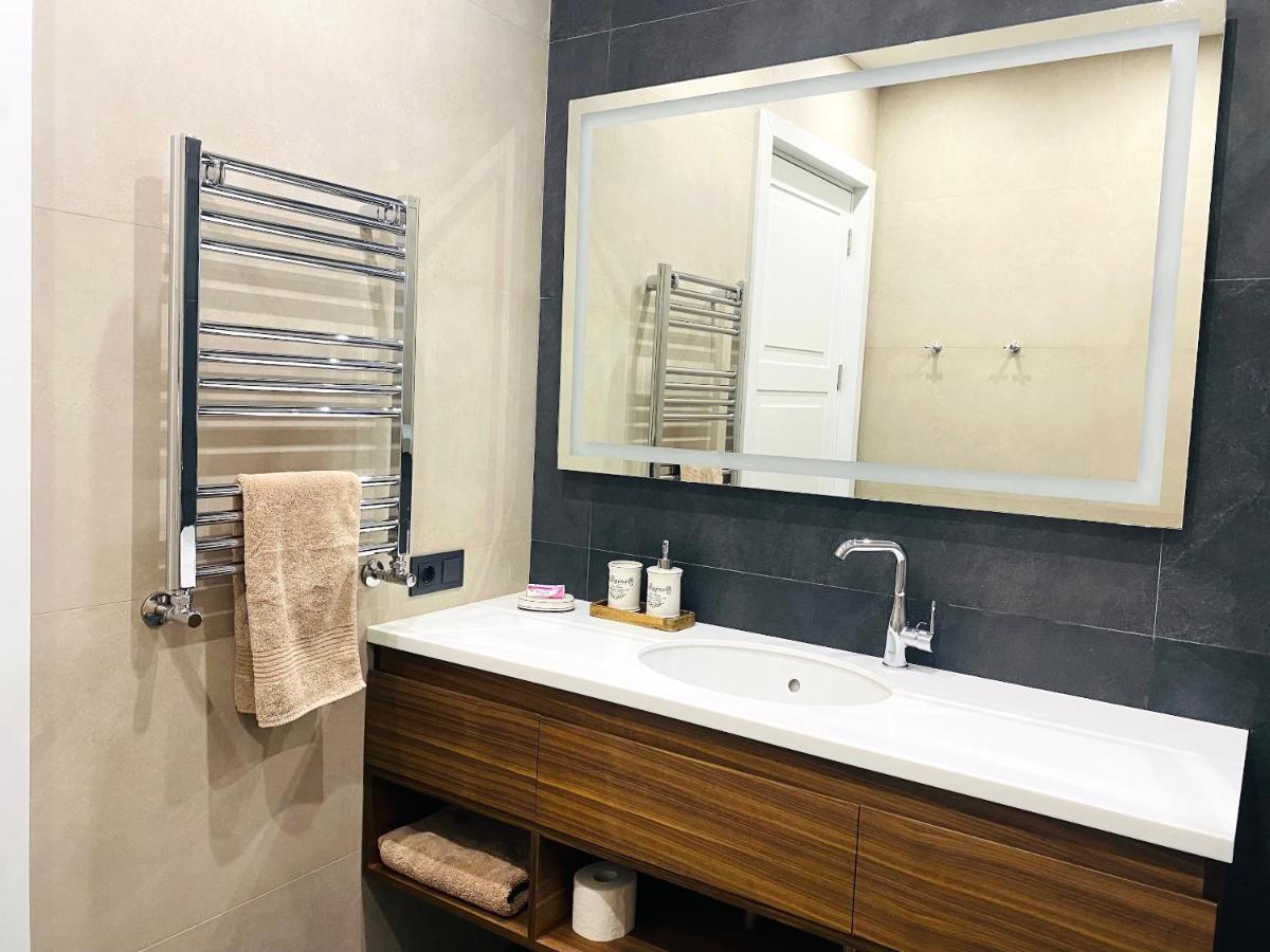 Heart Of Yerevan - City Center Luxury Apartments 외부 사진