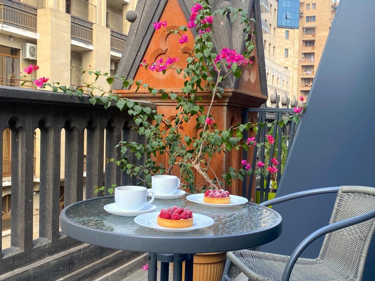 Heart Of Yerevan - City Center Luxury Apartments 외부 사진